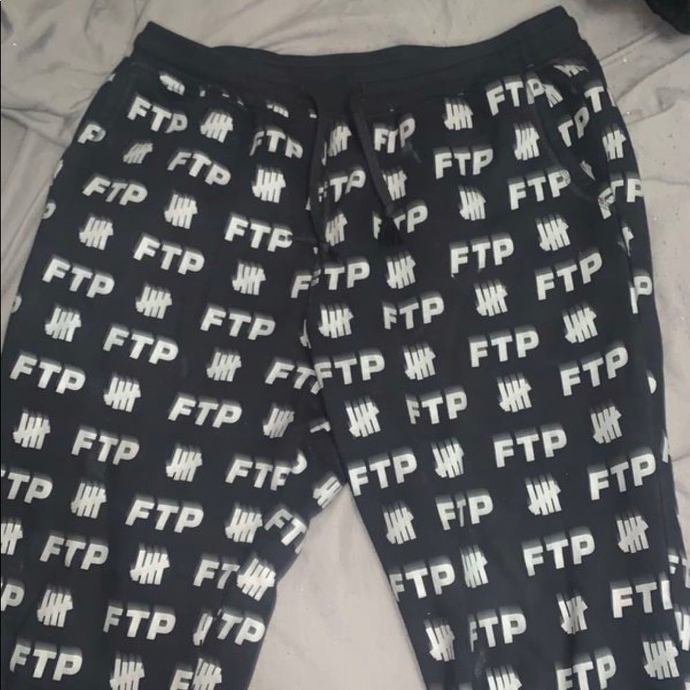FTP sweats black